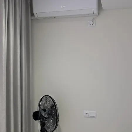Airport&apartment&parking