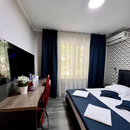 Airport&apartment&parking