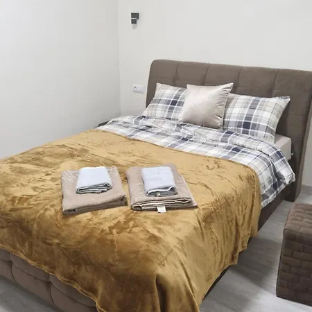 Airport&apartment&parking Apartment