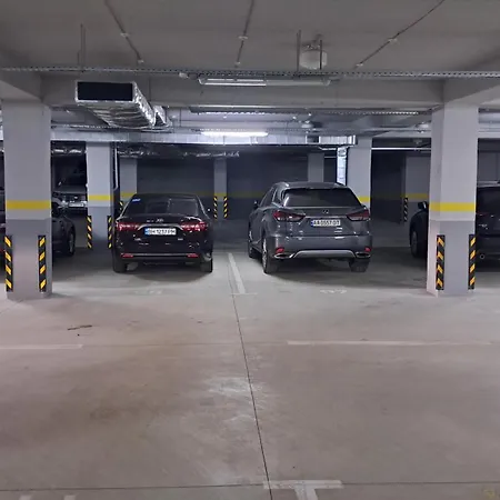 Airport&apartment&parking Apartment *